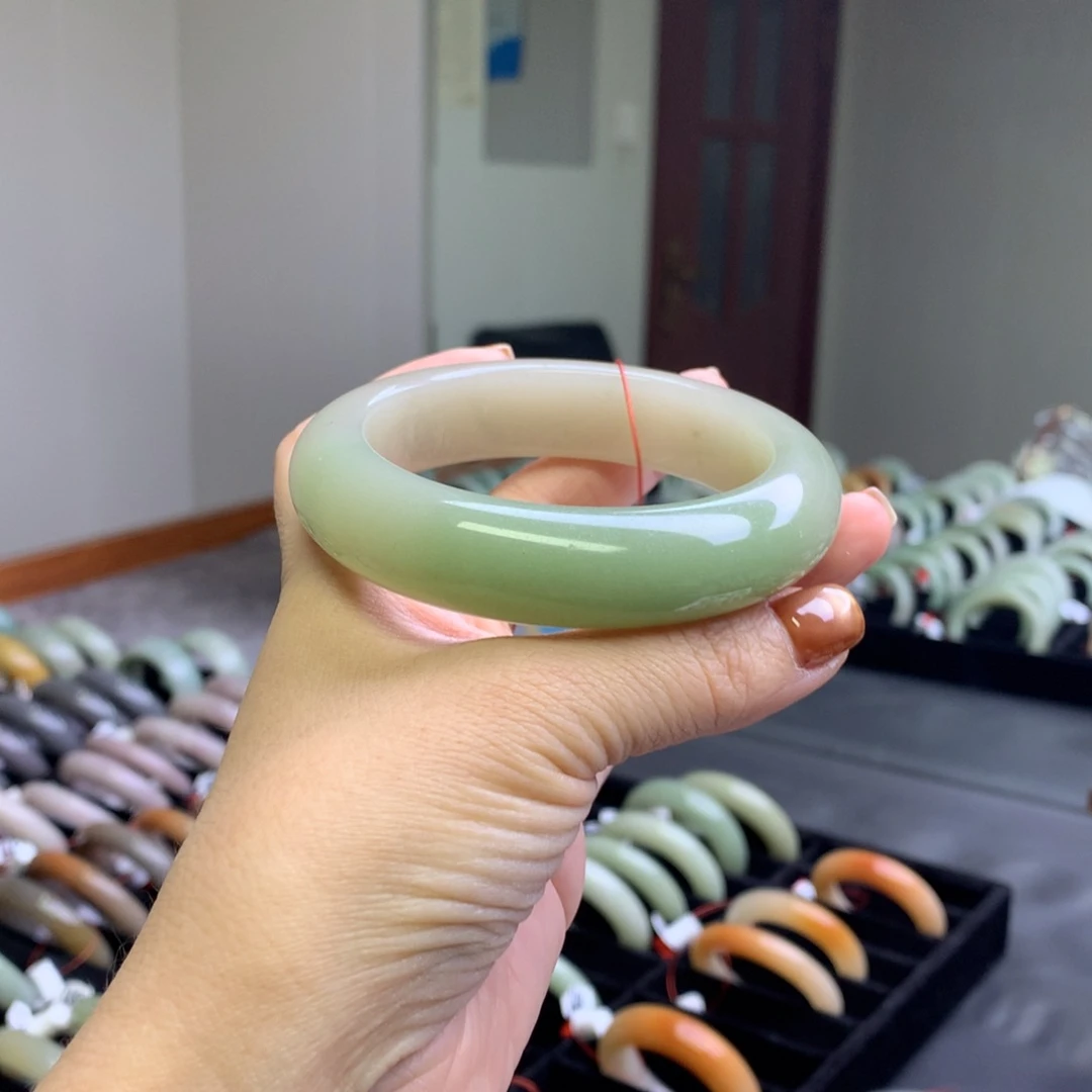 石英质玉未镶嵌手镯