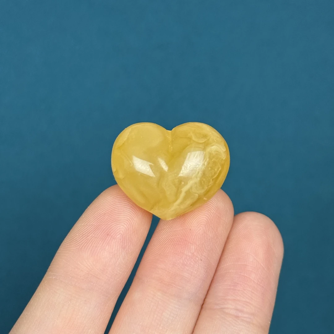 F4865天然原矿蜜蜡 屁桃爱心24.5*20.3*15.6mm一物一图假一罚十