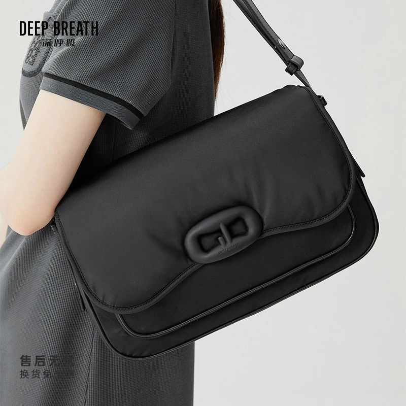 DEEP BREATH深呼吸新款时尚女包尼龙包休闲斜挎邮差包AB10237