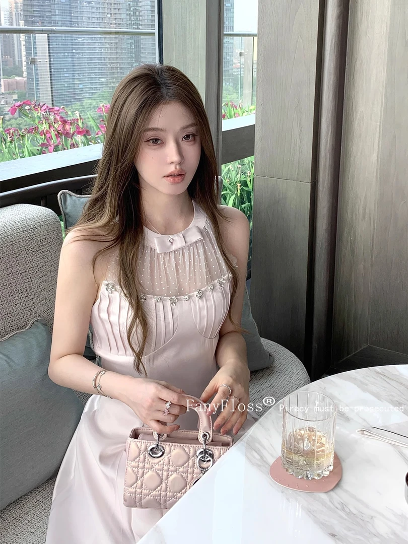 2025新款法式粉色缎面钉珠挂脖连衣裙女高级感气质镶钻度假短裙