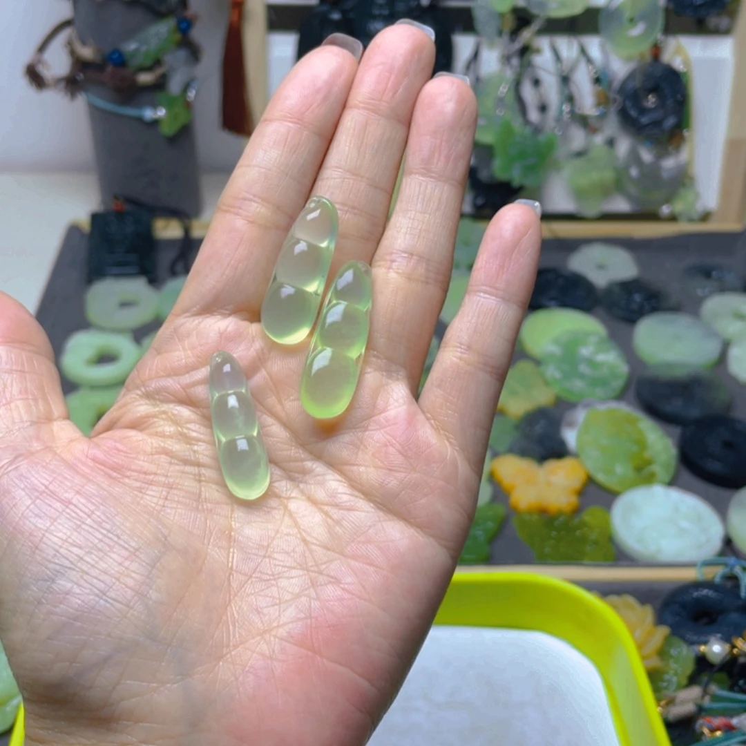 蛇纹石玉未镶嵌颈饰多样性发一件
