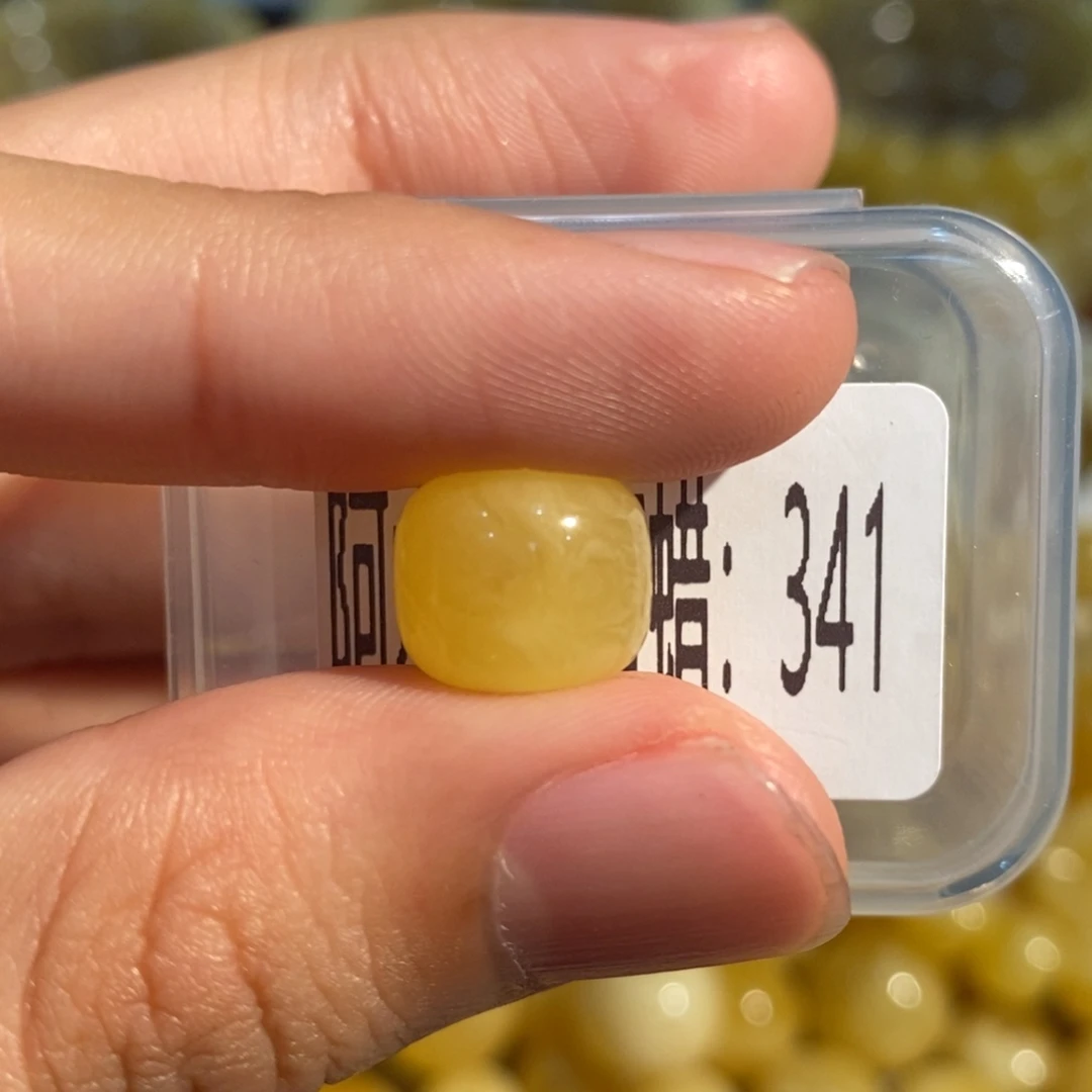 蜜蜡未镶嵌珠宝奇石341
