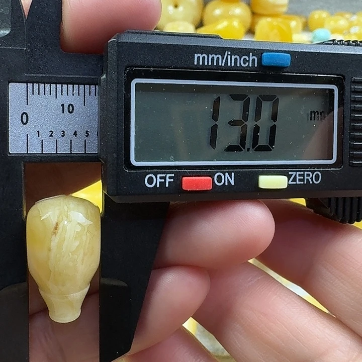 蜜蜡未镶嵌裸石16杂