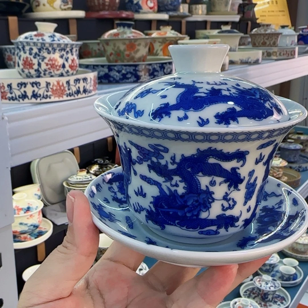 瓷片盖碗很精致很好看