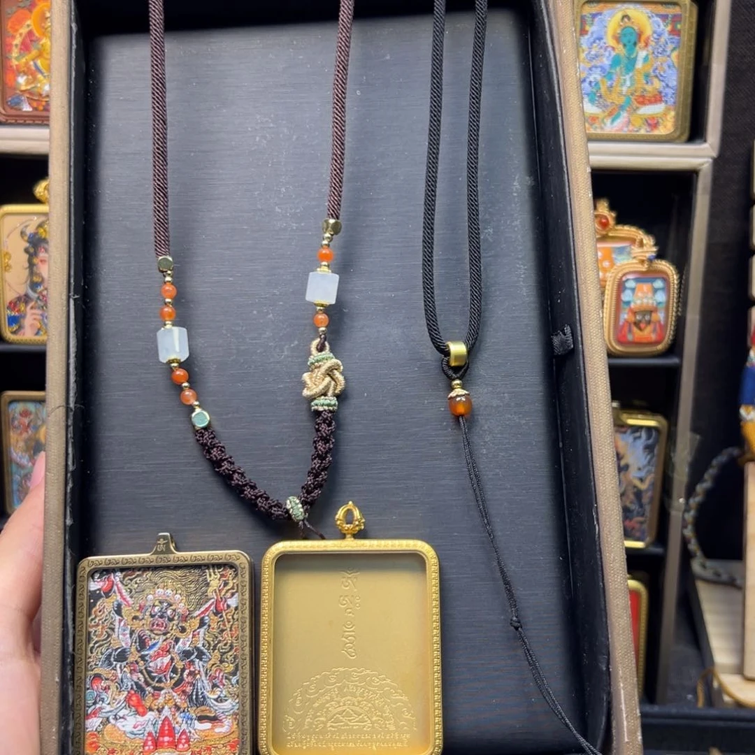 神***人吊坠美丽的小镇和美丽的小镇