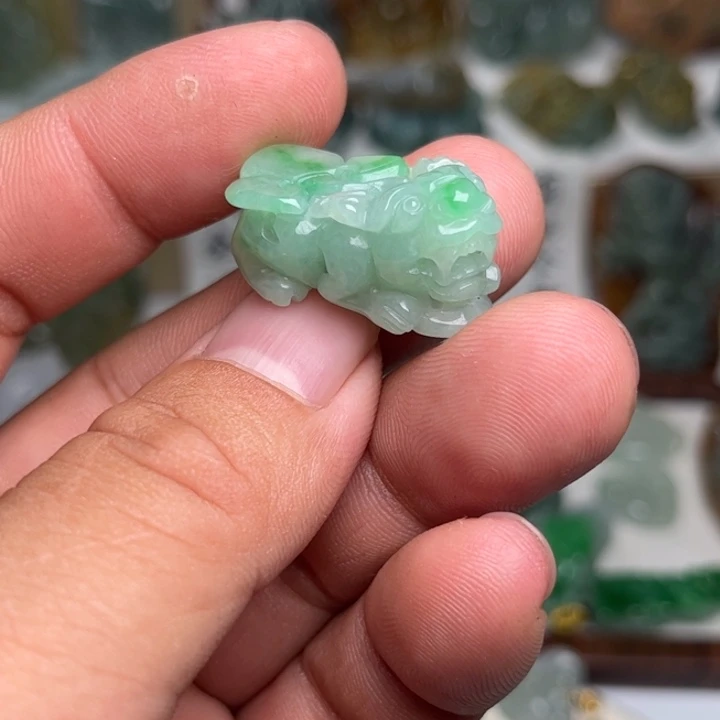 颈饰未镶嵌翡翠貔貅