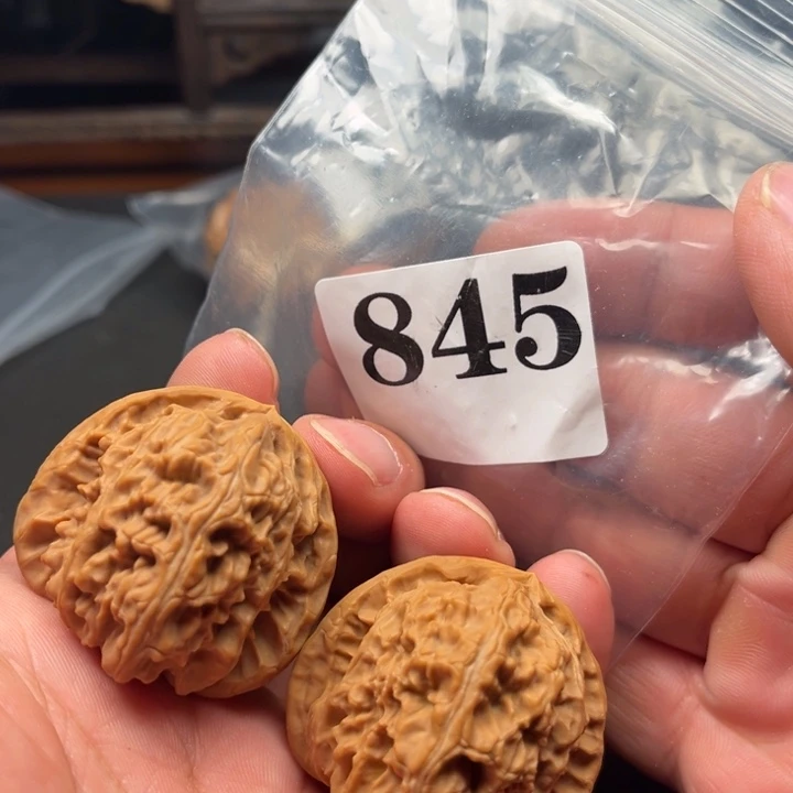 文玩核桃吊坠41白狮子