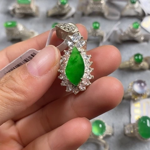 定制翡翠未镶嵌翡翠