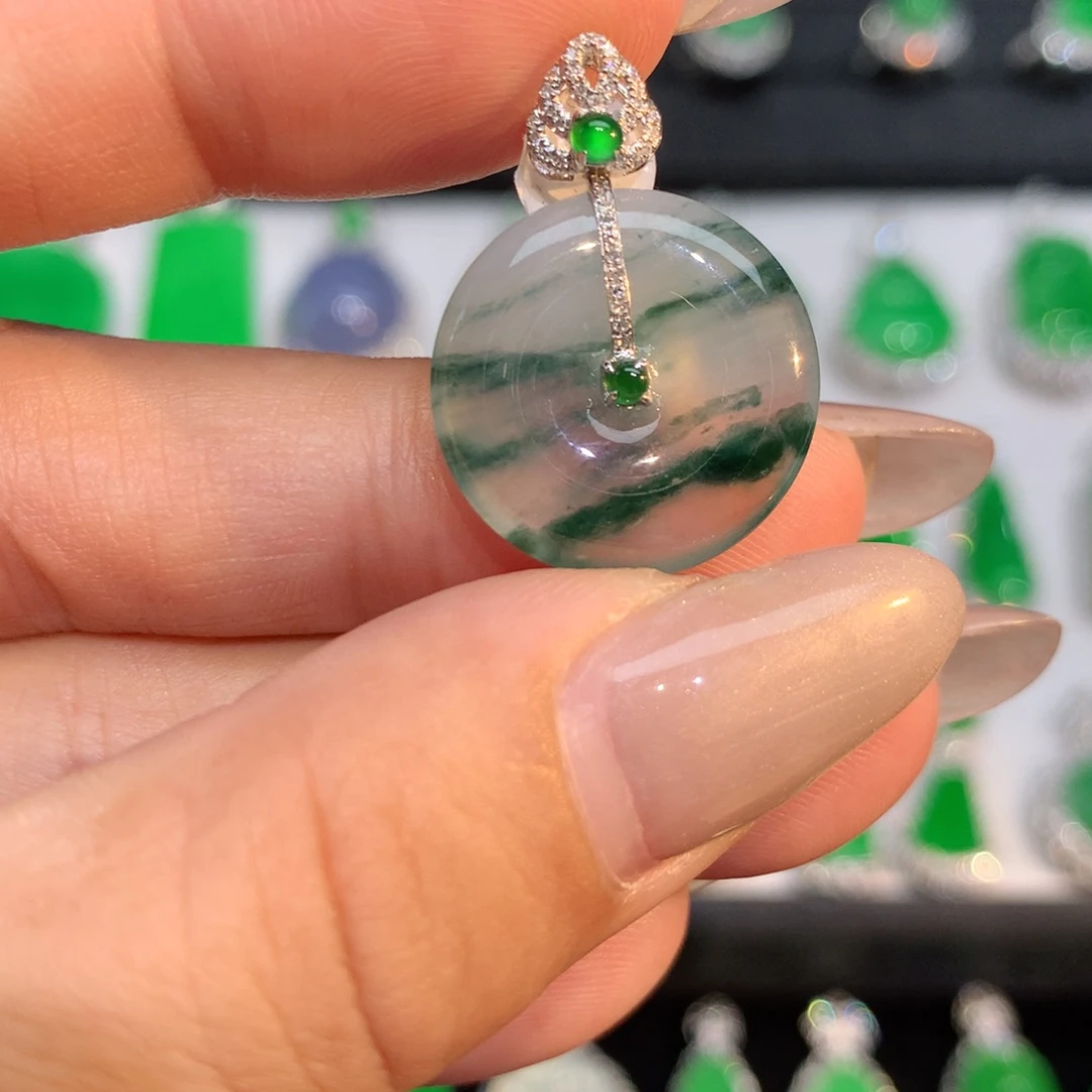 颈饰18K金镶嵌翡翠