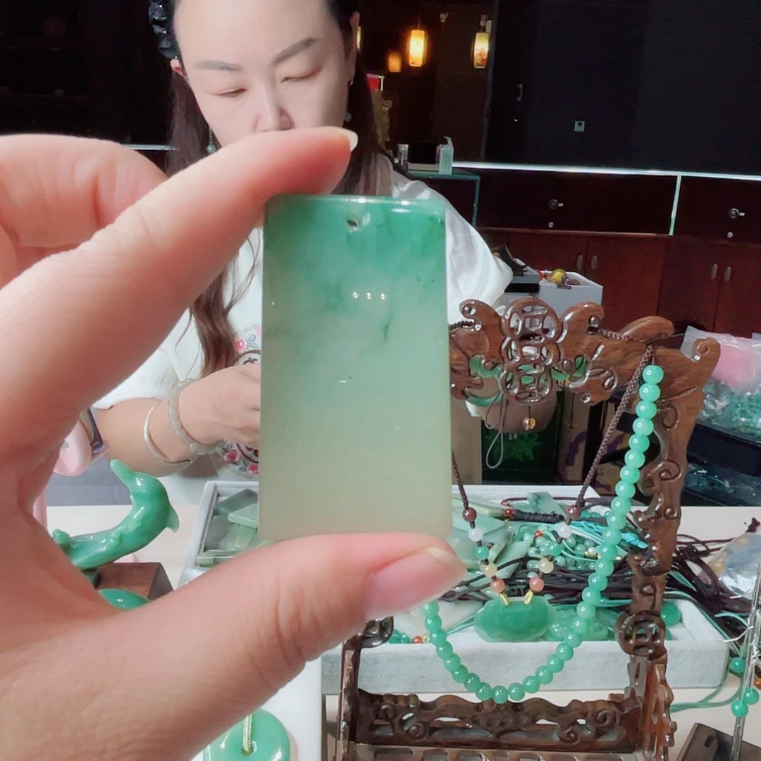 丽***未镶嵌密玉（石英质玉）珠宝半成品