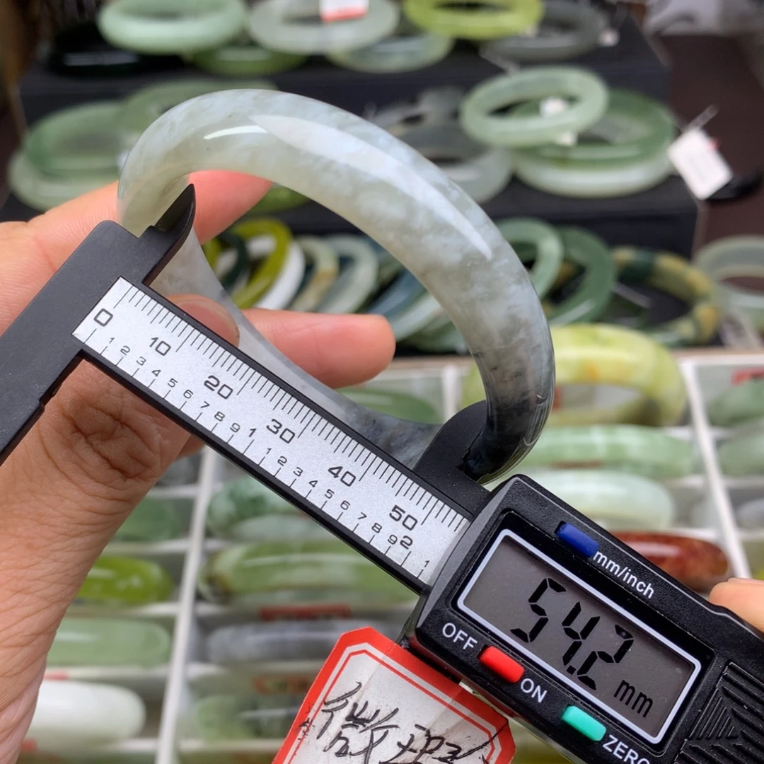蛇纹石玉未镶嵌手镯501