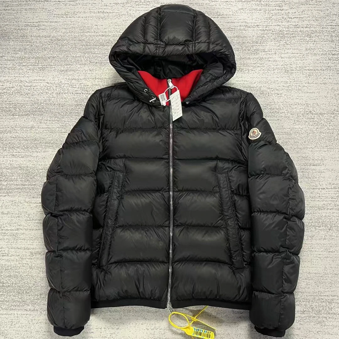 99新 MONCLER 蒙口 盟可睐 2码 红色领口黑色羽绒服
