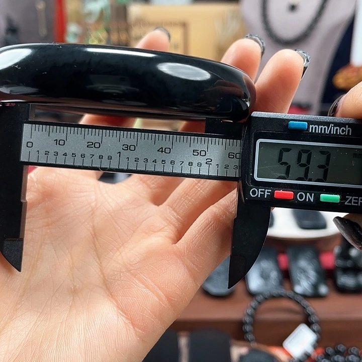 和田玉手镯未镶嵌特价