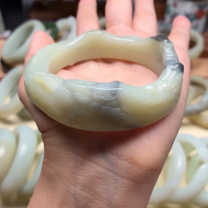 和田玉未镶嵌手镯