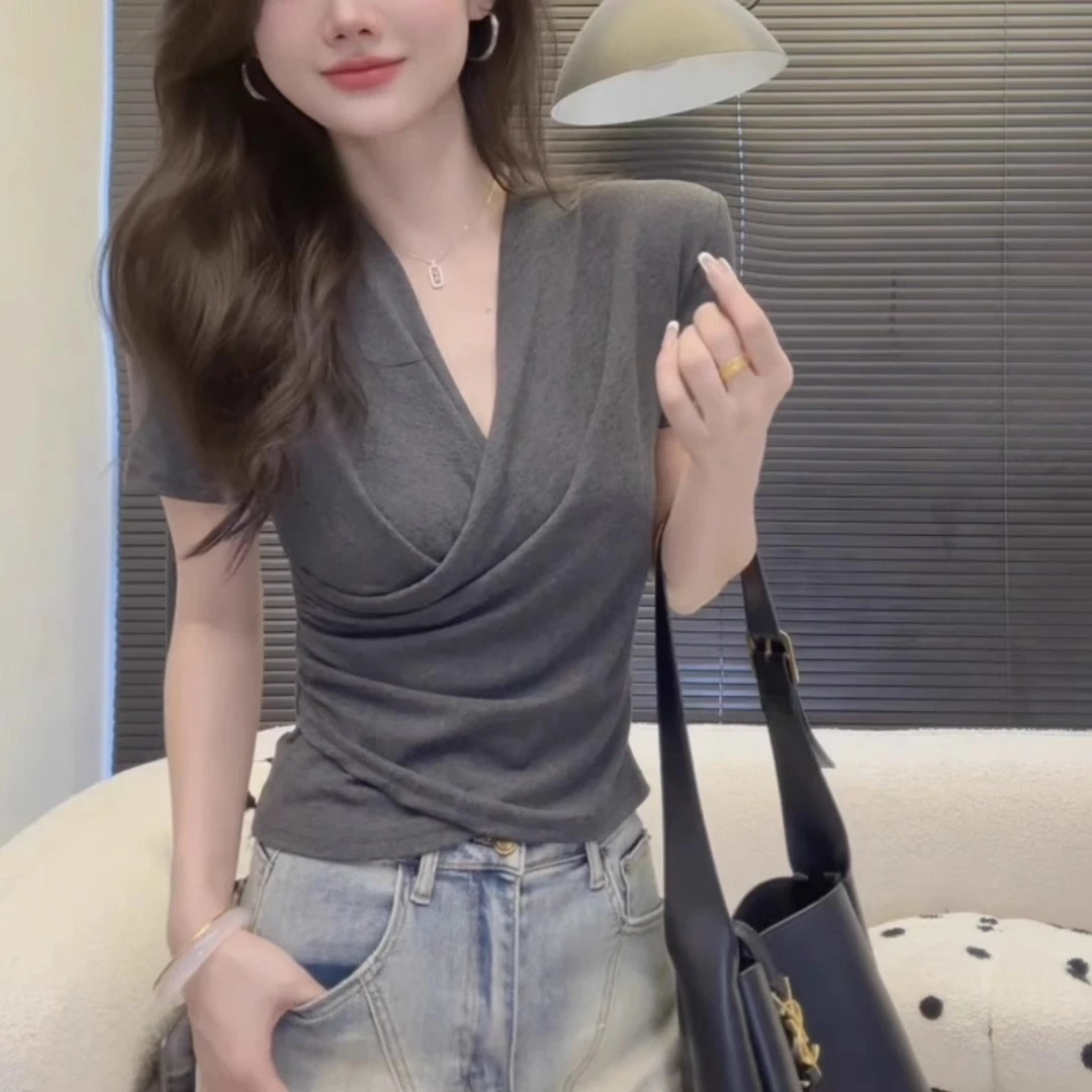 时尚设计感交叉V领短袖T恤女2025夏季新款气质修身显瘦百搭上衣