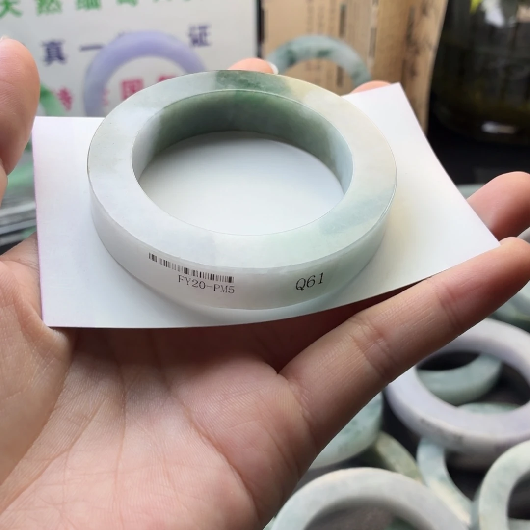 定制翡翠未镶嵌翡翠手镯