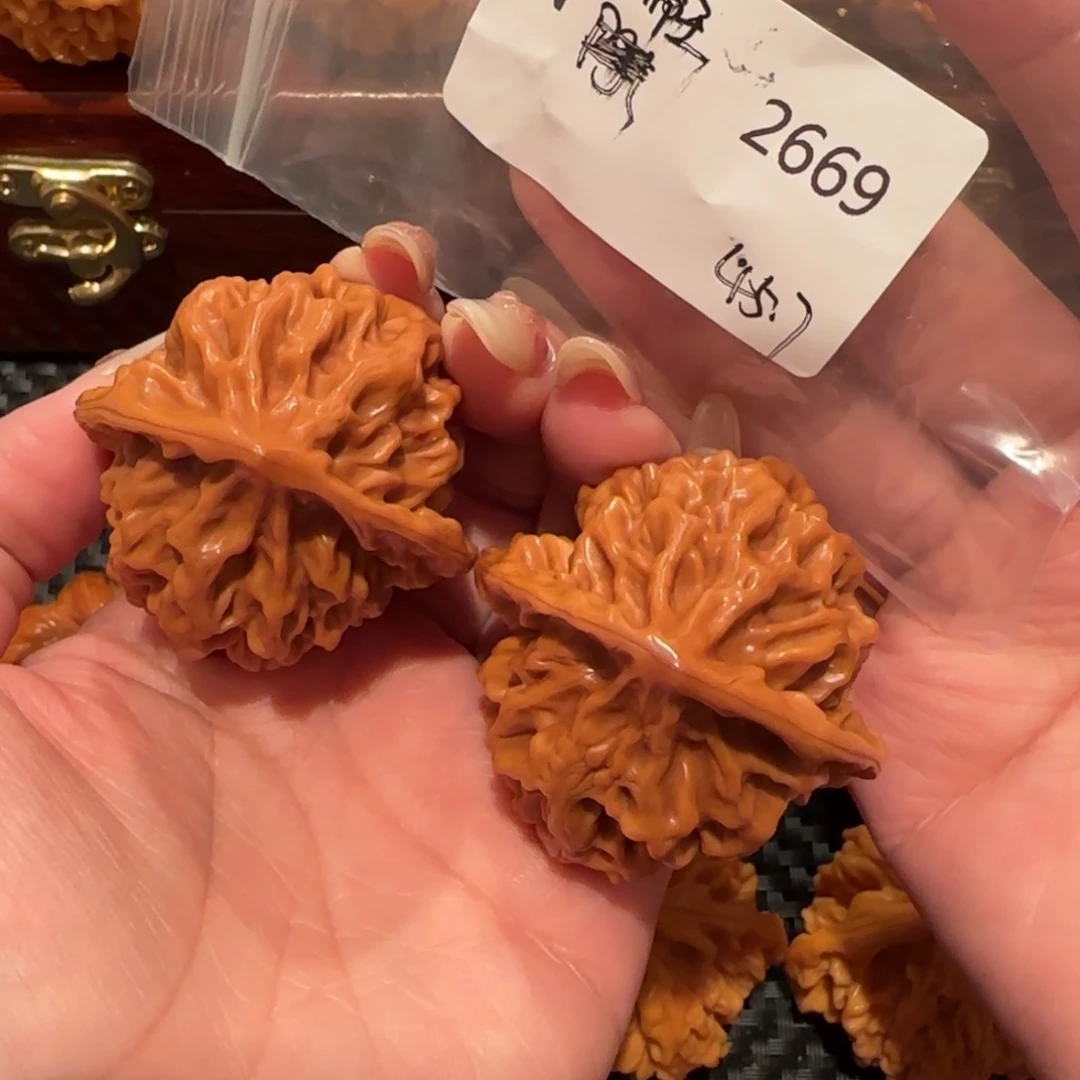 文玩核桃吊坠༄****帝王45精品