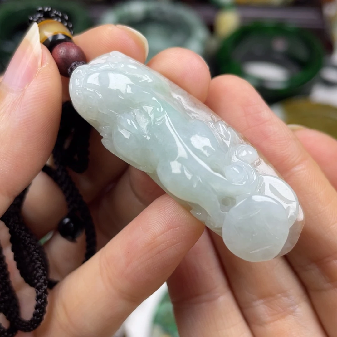 翡翠未镶嵌颈饰牌子