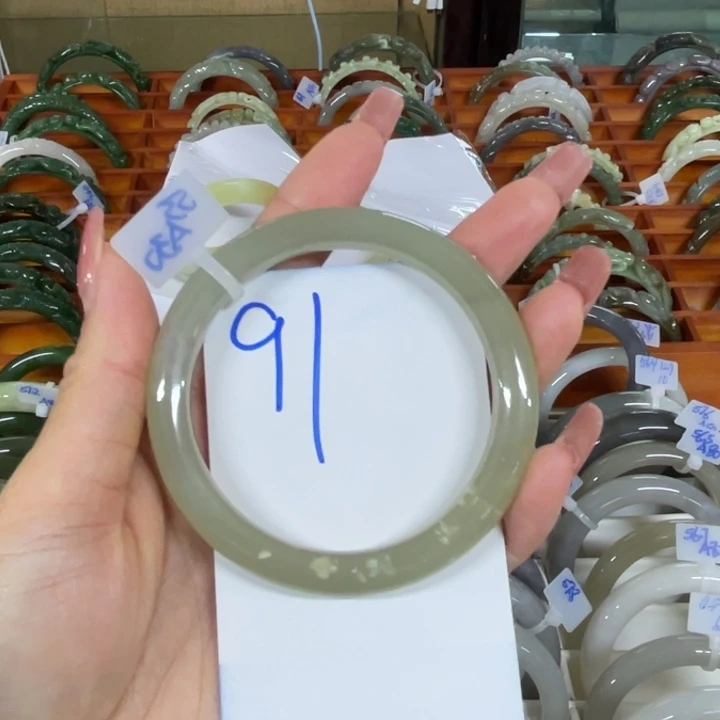 和田玉未镶嵌手镯