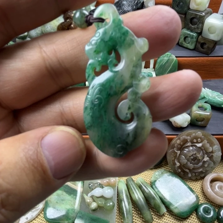 独山玉未镶嵌珠宝半成品