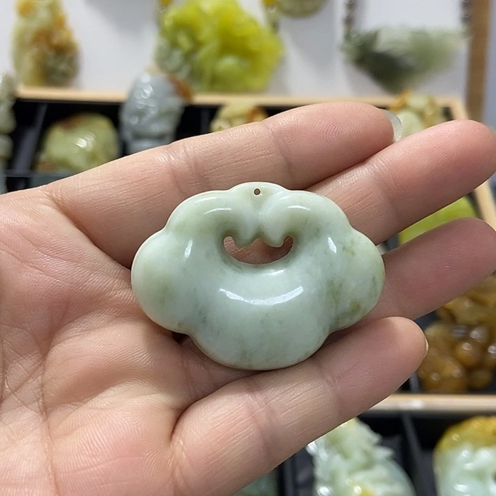 蛇纹石玉未镶嵌挂件