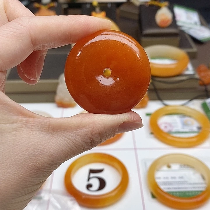 石英质玉（黄龙玉）未镶嵌吊坠