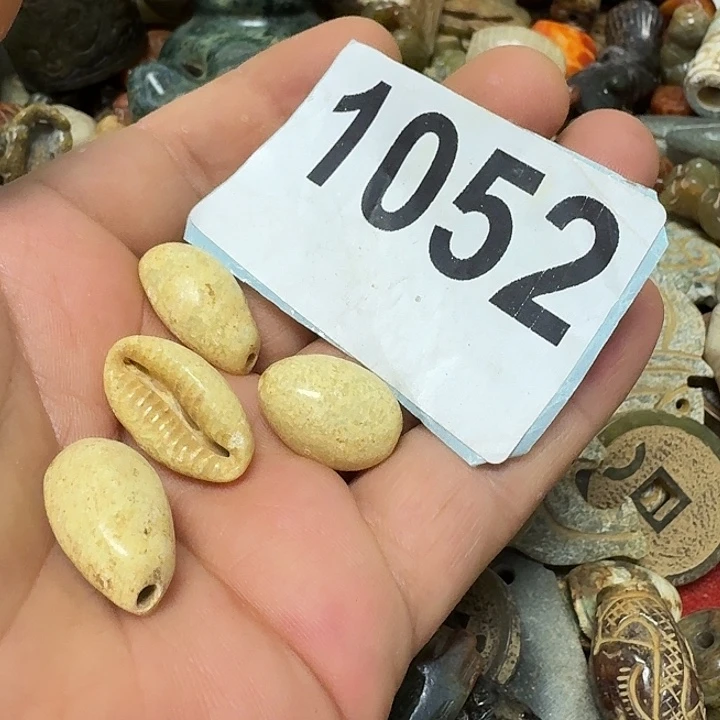 和田玉未镶嵌颈饰酸*鱼