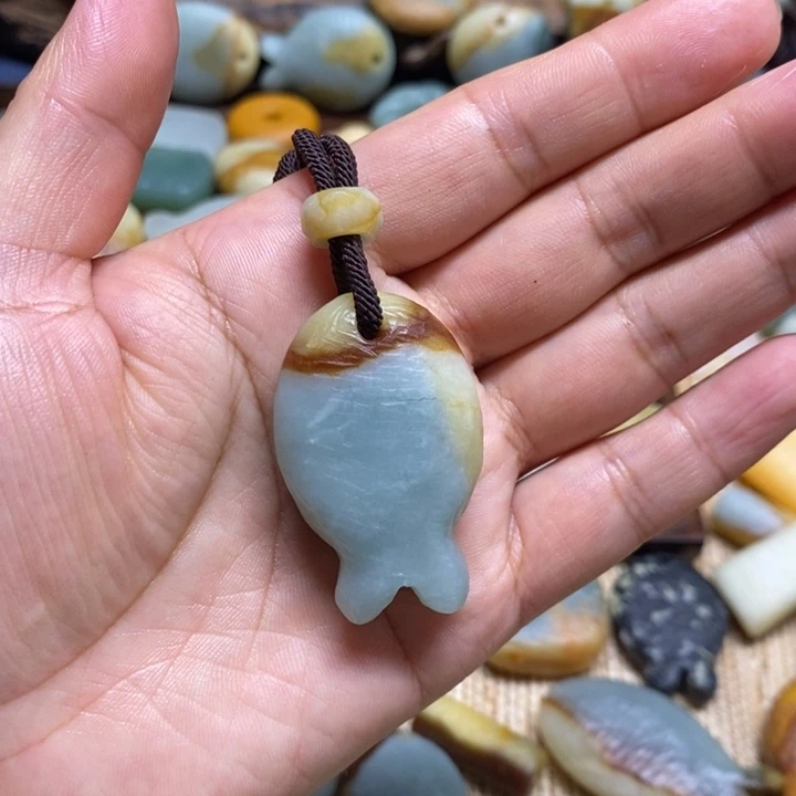 观***夜蛇纹石玉未镶嵌颈饰