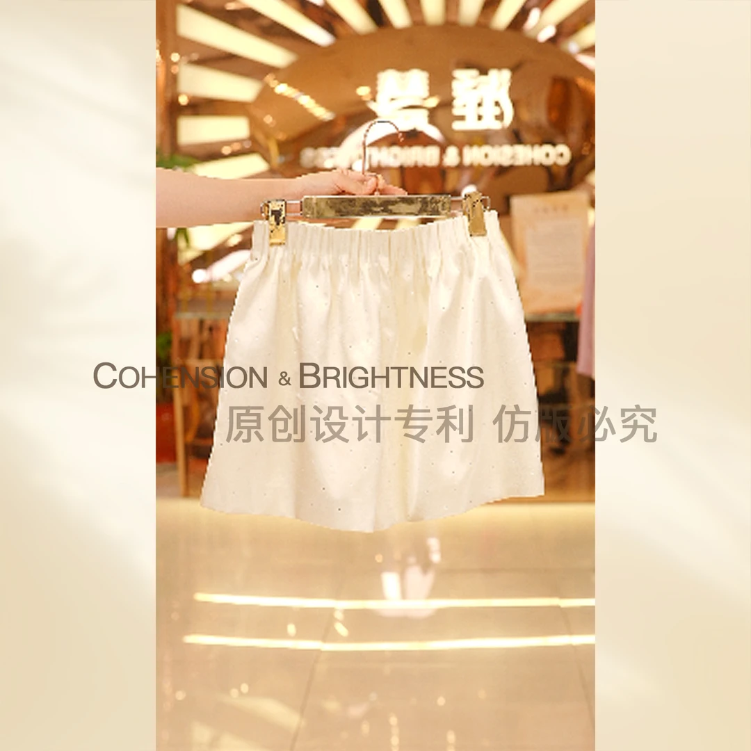 凝慧【简钻纤夏】夏季简约百搭烫钻薄款褶皱松紧腰显瘦短裤KS010