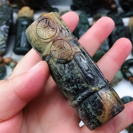未镶嵌岫岩河磨玉（透闪石质玉）把件