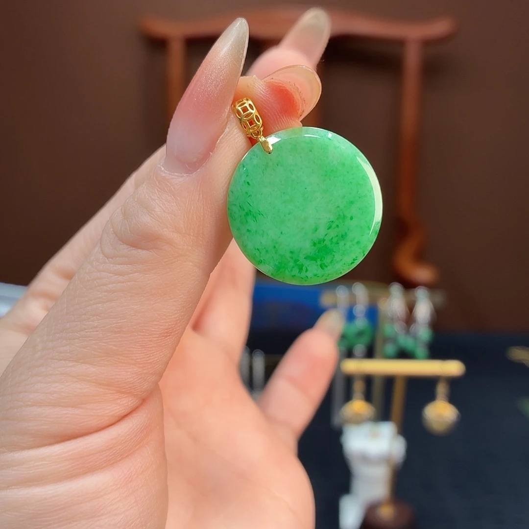 翡翠18K金镶嵌颈饰