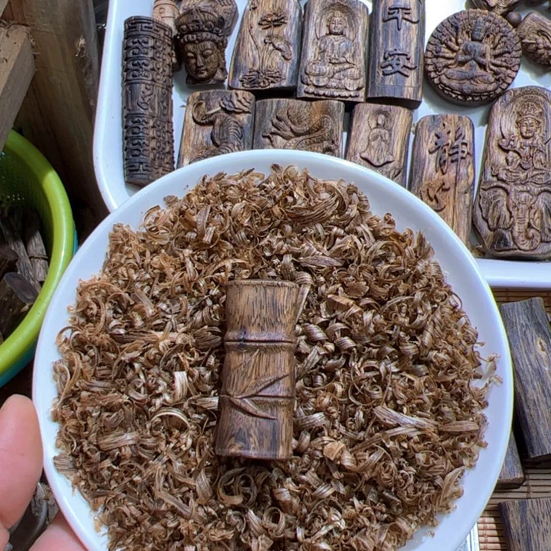 沉香碎屑沉香白棋雕刻牌