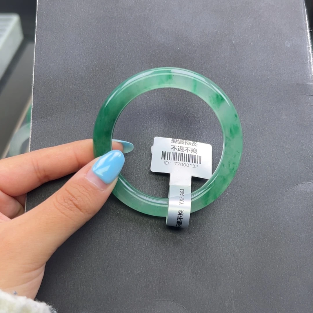 M***M石英质玉未镶嵌手镯+周周52