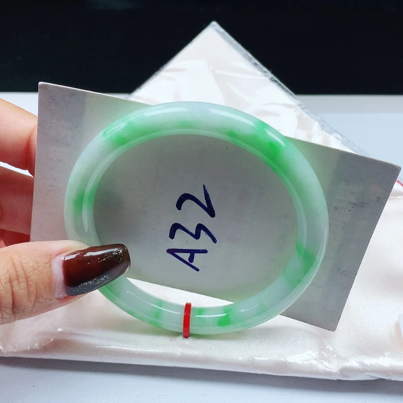 【闪购商品】翡翠手镯未镶嵌 圆条54+