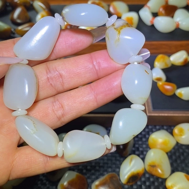 和田玉未镶嵌手串