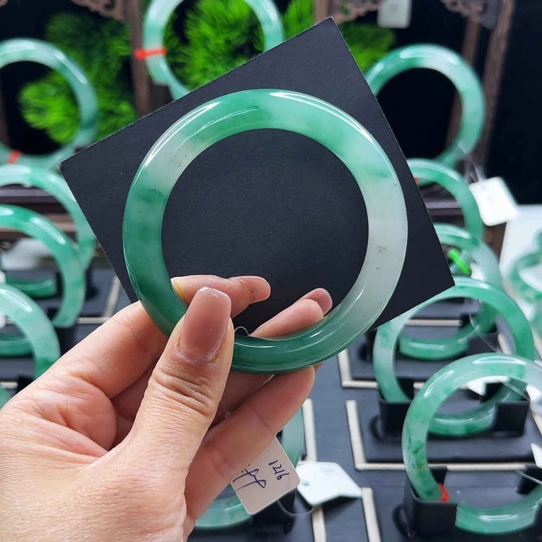 石英质玉手镯未镶嵌?*橘