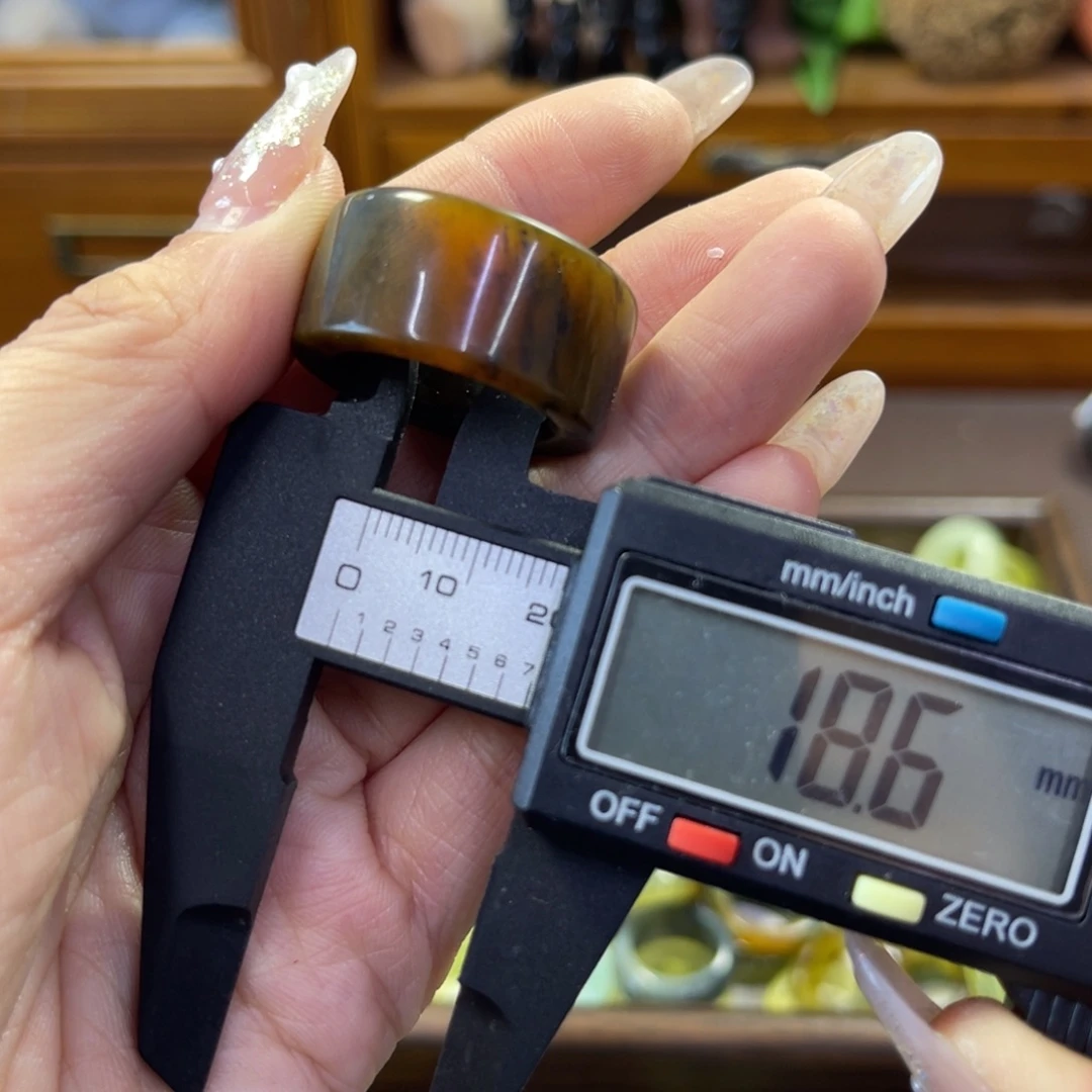 蛇纹石玉未镶嵌手镯180