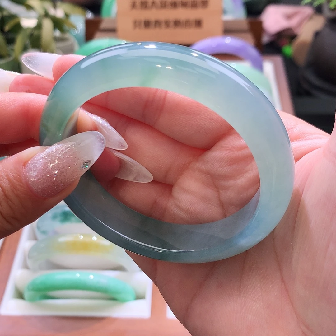 翡翠手镯未镶嵌13号，56+（强推）