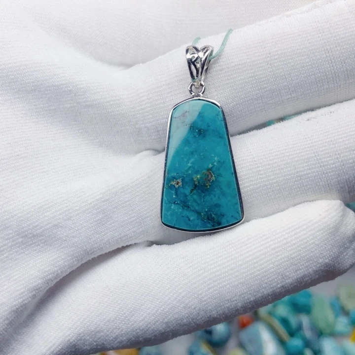 绿松石未镶嵌颈饰