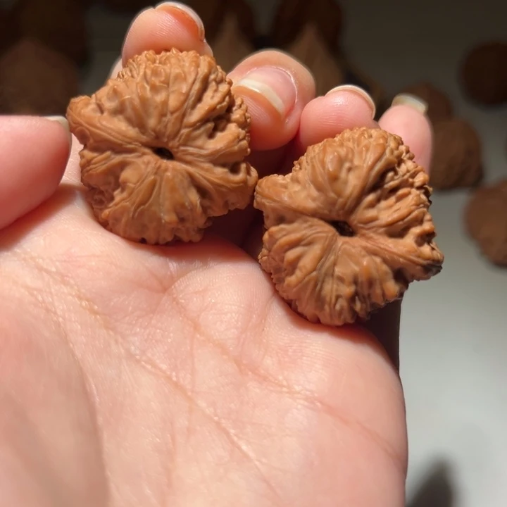 吊坠文玩核桃绣球