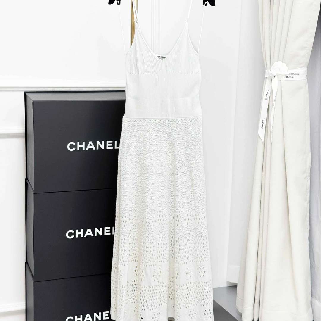 99新 Chanel/香奈儿 38码 白色 镂空 吊带 针织 连衣裙