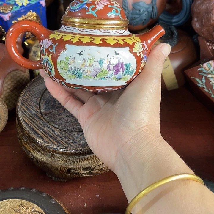 红泥茶壶原矿泥料手工制作的一把紫砂壶。