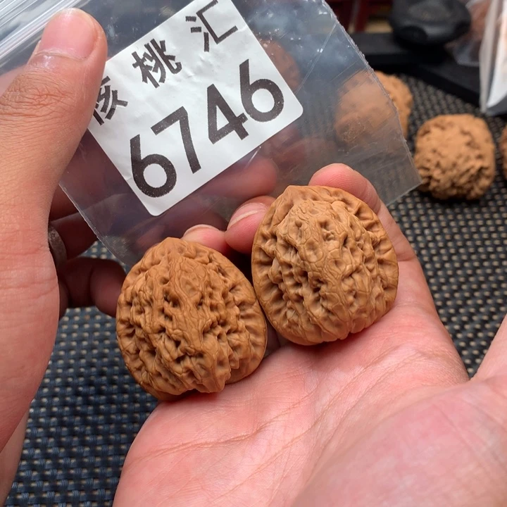 文玩核桃吊坠金公子