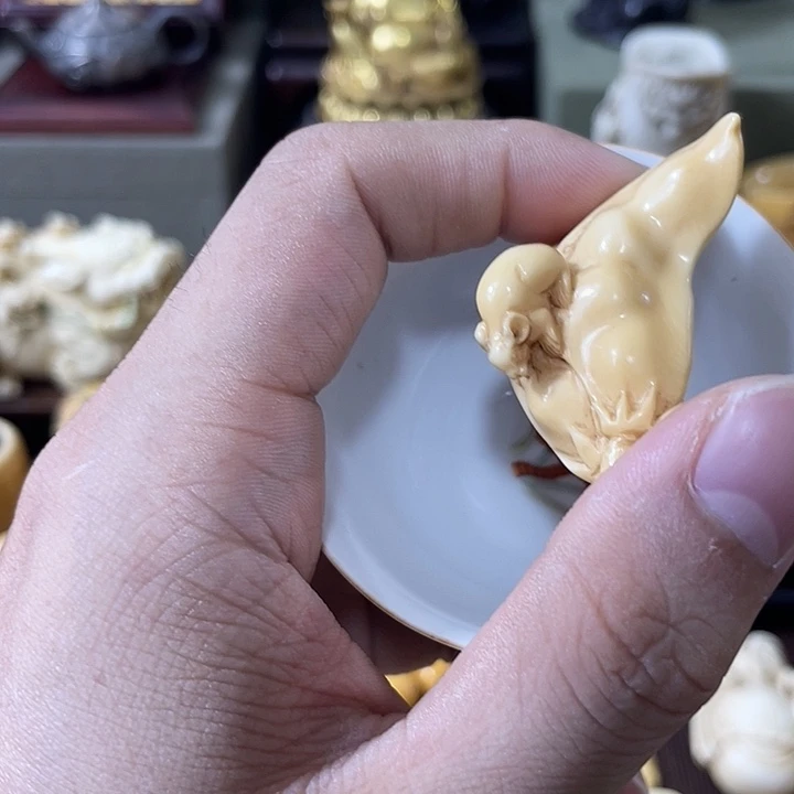 奕***辰瓷片精致雕刻工艺精湛