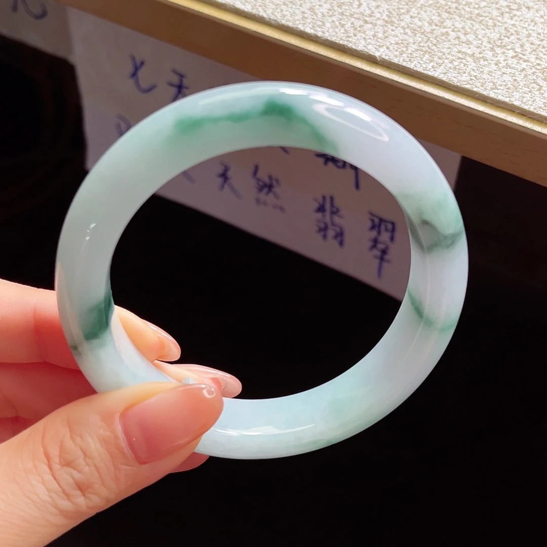 翡翠手镯未镶嵌手镯