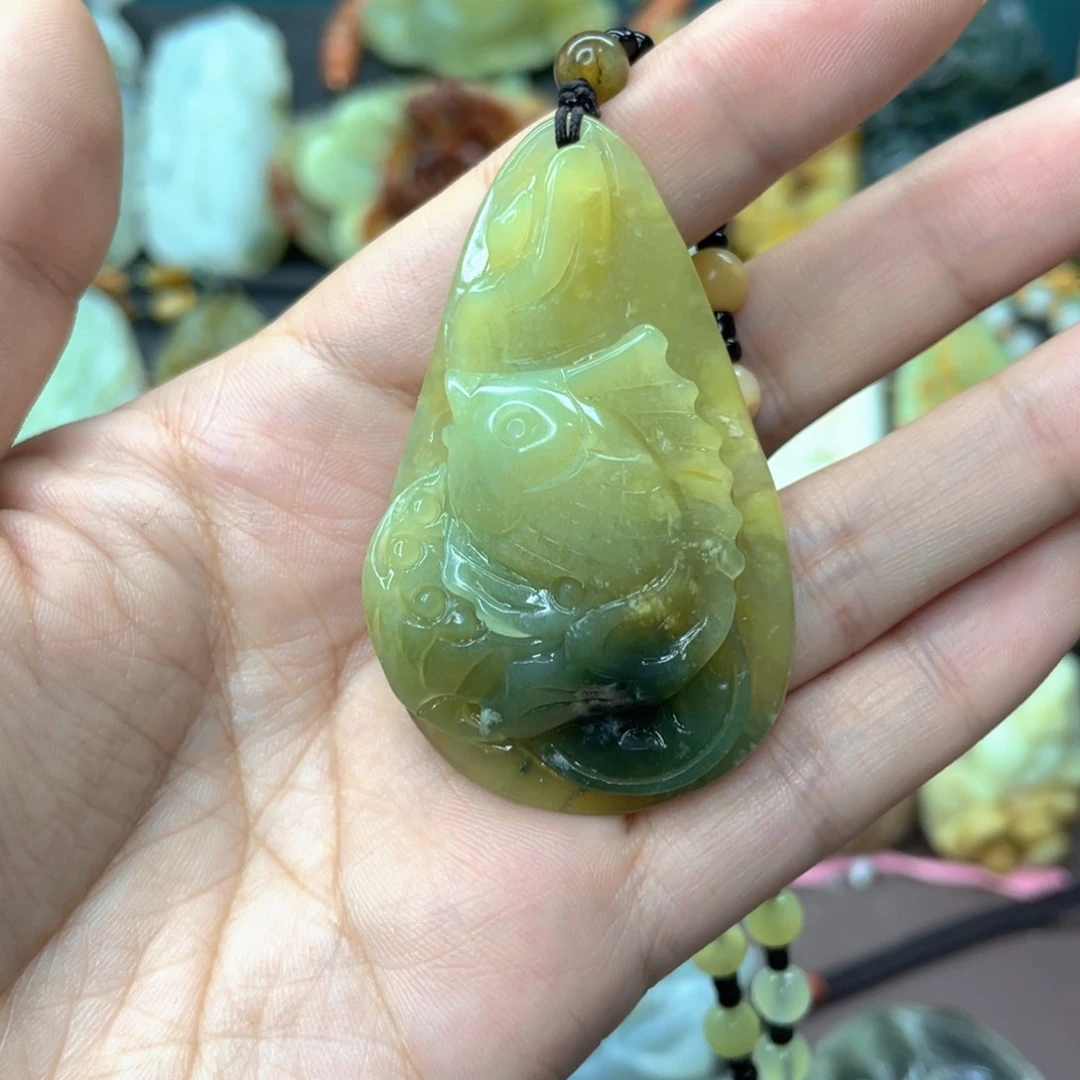 蛇纹石玉颈饰未镶嵌