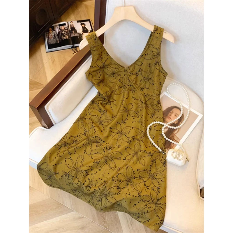 好听鸭夏纯欲甜酷花屿碎花印花吊带连衣裙设计感褶皱收腰宽松中长