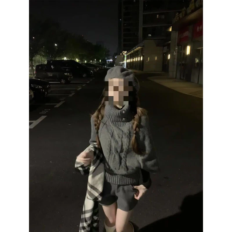 灰色麻花高领毛衣女秋冬蝙蝠袖短款韩系高级感针织上衣短裤套装女