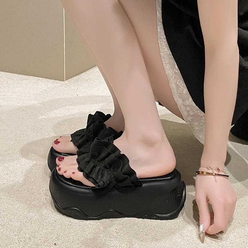 黑色厚底人字拖女外穿2025夏季新款时尚褶皱小个子增高夹脚凉拖鞋