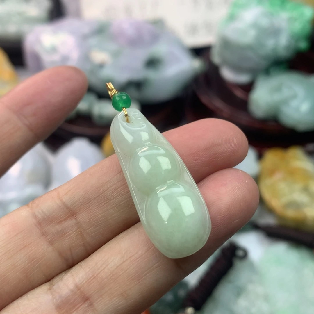 翡翠未镶嵌颈饰一